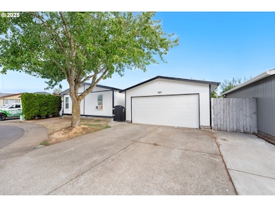 597 Barley St, Woodburn, OR 97071 - photo 2