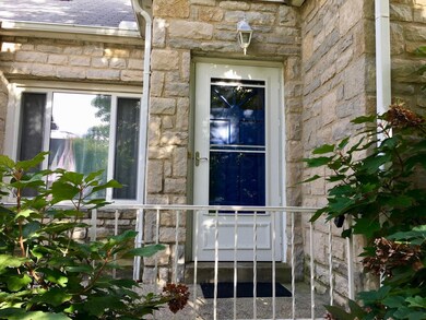 182 Algonquin Front View2