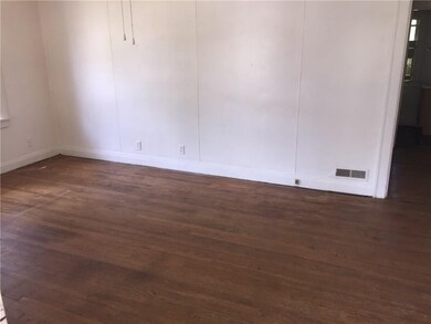 115 W 8th St S, Newton, IA 50208 - photo 4