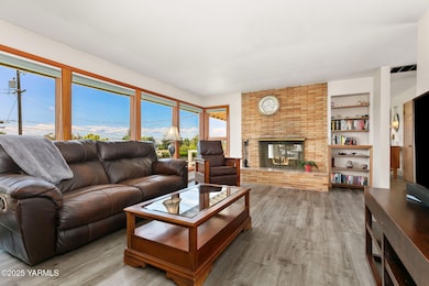 5306 Douglas Dr