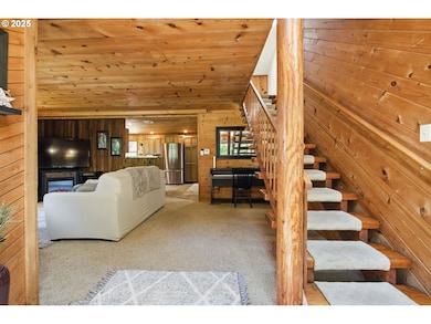 Living Room/Entrance
