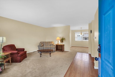 2302 Blackthorn Dr, Champaign, IL 61821 - photo 2