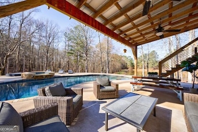 Pool and spa in total privacy