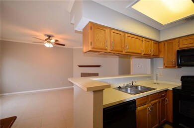 915 W 23rd St unit 201, Austin, TX 78705 - photo 7