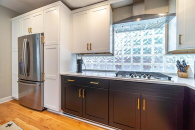 692 S 9th St-43