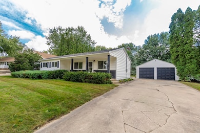 4013 Midway Dr, Waterloo, IA 50701 - photo 3