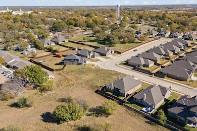 404 Molly Ln, Keene, TX 76059 - photo 4