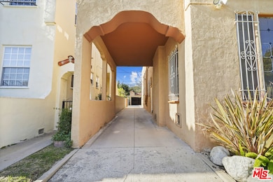 1143 S Rimpau Blvd, Los Angeles, CA 90019 - photo 4