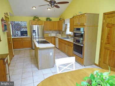 325 Cottonwood Dr, Langhorne, PA 19047 - photo 3