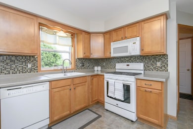 W17409 Meadow Creek-17
