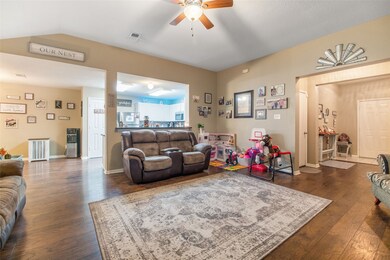 2905 Community Dr, Alvin, TX 77511 - photo 2