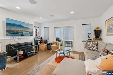 746 Undercliff Ave unit a, Edgewater, NJ 07020 - photo 4