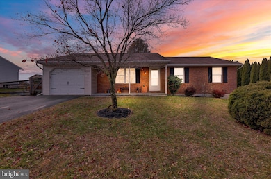 111 Sweetwater Ln, Newmanstown, PA 17073 - photo 2