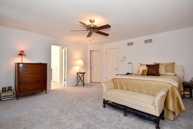 221 N Oak St, Elmhurst, IL 60126 - photo 2