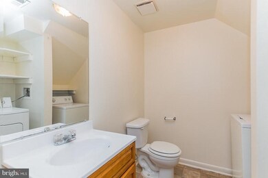 9226 Chadburn Place, Montgomery Village, MD 20886 - photo 5
