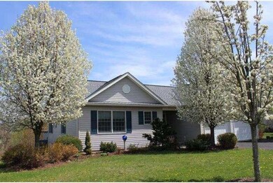 1040 Macoby Creek Way, Pennsburg, PA 18073 - photo 4