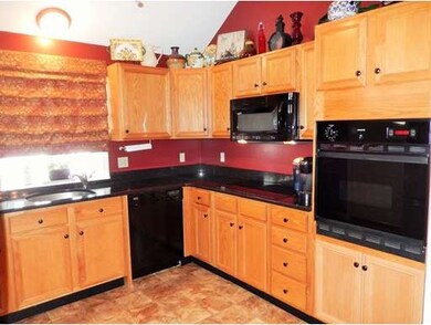 152 Berrington Rd, Leominster, MA 01453 - photo 5