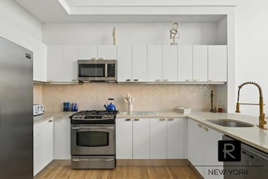 364 Myrtle Ave unit 2, Brooklyn, NY 11205 - photo 4