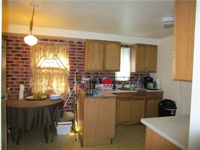 Eat-In Kitchen