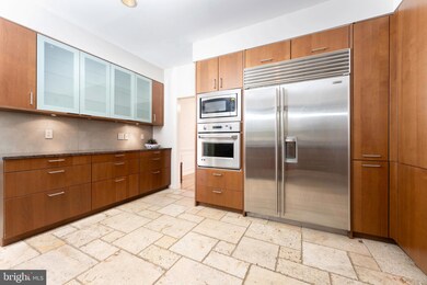 5825 Mossrock Dr, Rockville, MD 20852 - photo 3