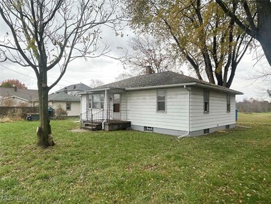 109 1/2 Roosevelt St, Minerva, OH 44657 - photo 2