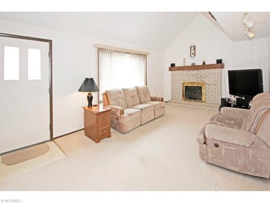 686 Rowelyn Ave, Sheffield Lake, OH 44054 - photo 2