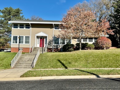 1011 Richards Ave, Watertown, WI 53094 - photo 2