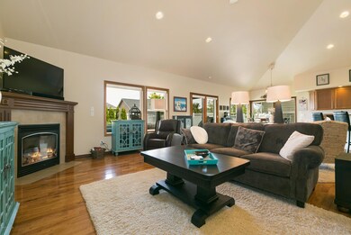 #5 Cozy Living Area with Gas Fireplace