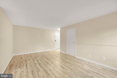 2911 Charing Cross Rd unit 16, Falls Church, VA 22042 - photo 7