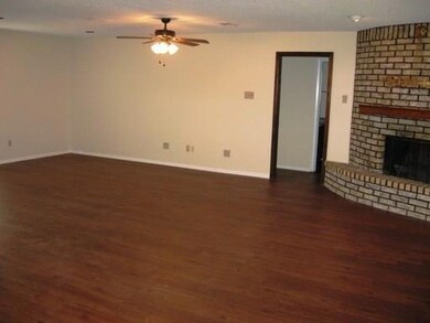 2801 Summitview Dr, Bedford, TX 76021 - photo 4