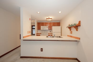 39 Glengarry Dr, Stratham, NH 03885 - photo 6