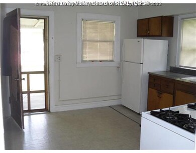 557 20th St, Dunbar, WV 25064 - photo 4