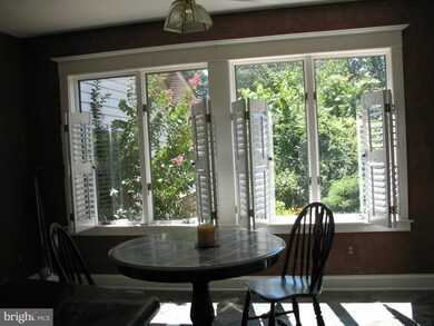 9106 Satyr Hill Rd, Parkville, MD 21234 - photo 2