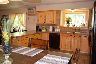 4 - Dining Area