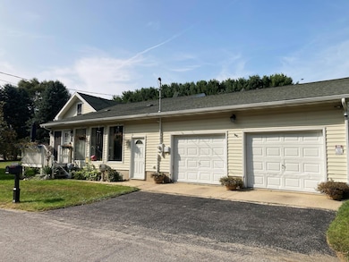 651 E Forest St, Edmore, MI 48829 - photo 2