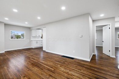 2025-5-22 1060 E Markison Ave 020
