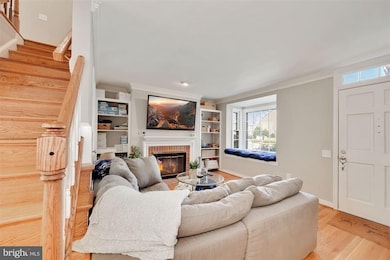 828 Bashford Ln, Alexandria, VA 22314 - photo 3