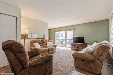 1888 Carnation Ct unit C, Aurora, IL 60506 - photo 2