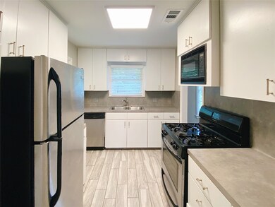 1318 Chamboard Ln, Houston, TX 77018 - photo 4