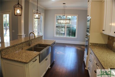 Kitchen & breakfast area