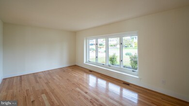 438 Lyndhurst Dr, Broomall, PA 19008 - photo 7