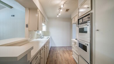 10410 Sagebriar Dr, Houston, TX 77089 - photo 5