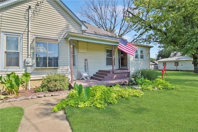 911 E 5th St, Altamont, KS 67330 - photo 3