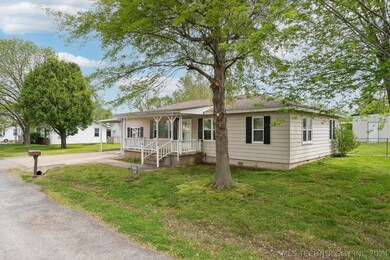 408 N Spencer St, Chouteau, OK 74337 - photo 2