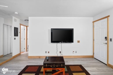 07-Living Room_ELI08275