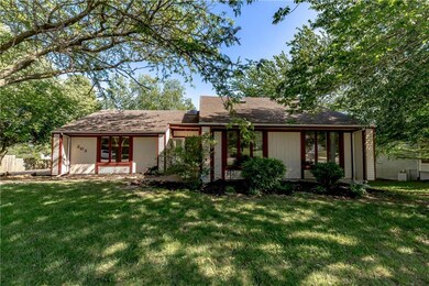 203 Toucan St, Raymore, MO 64083 - photo 2