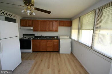 4103 Hollins Ferry Rd, Halethorpe, MD 21227 - photo 7