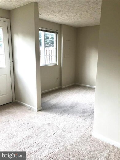 6306 Betsy Ross Ct, Centreville, VA 20121 - photo 3