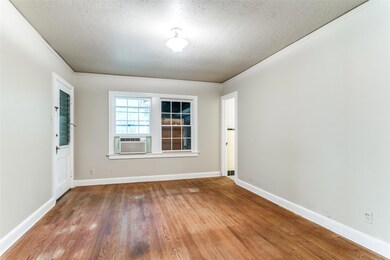 6434 Glenrose Ct, Dallas, TX 75214 - photo 6