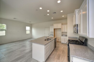 003_Kitchen
